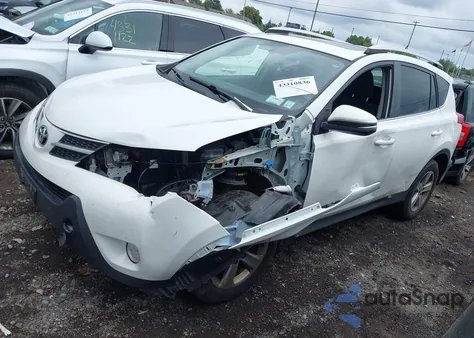 2015 Toyota Rav4 Xle z USA, uszkodzony, nr VIN JTMRFREV4FJ050305